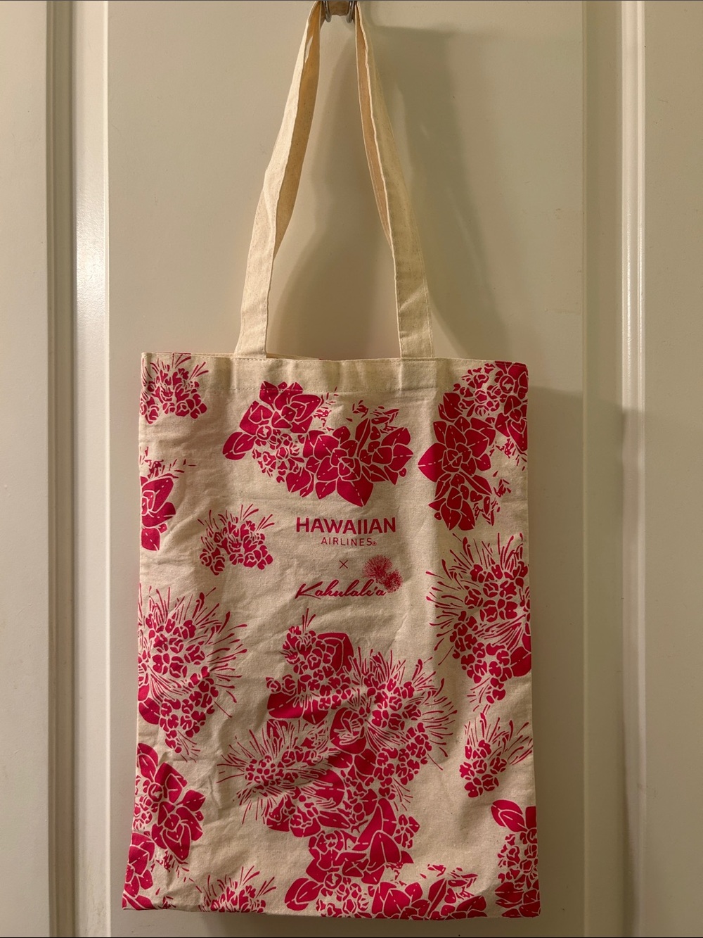 HAWAIIAN AIRLINES X Kahulale’a Canvas Bag with Pink Floral Graphics